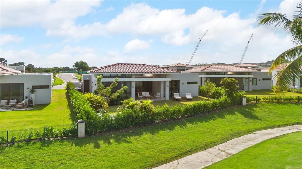 For Sale: $2,695,000 (4 beds, 3 baths, 4675 Square Feet)