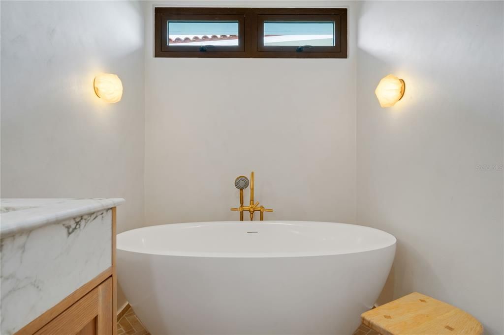 For Sale: $2,695,000 (4 beds, 3 baths, 4675 Square Feet)