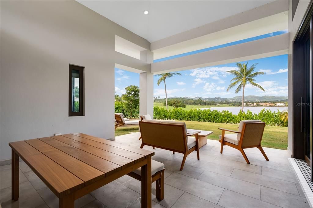 For Sale: $2,695,000 (4 beds, 3 baths, 4675 Square Feet)