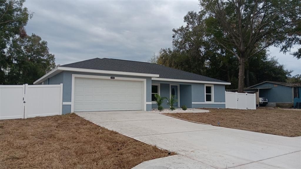 Recently Rented: $1,750 (3 beds, 2 baths, 1439 Square Feet)