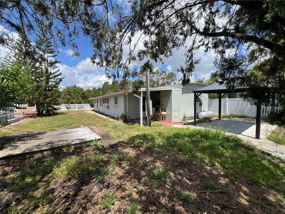 Под контрактом: $165,000 (3 спален, 2 ванн, 1236 Квадратных фут)