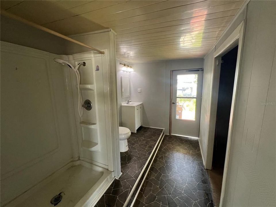 Под контрактом: $165,000 (3 спален, 2 ванн, 1236 Квадратных фут)