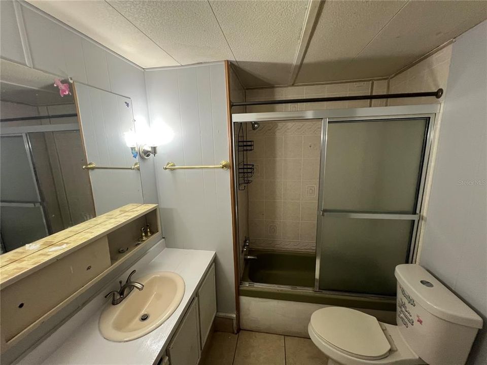 Под контрактом: $165,000 (3 спален, 2 ванн, 1236 Квадратных фут)