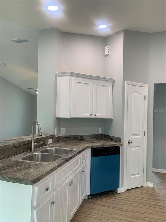 Active With Contract: $330,000 (3 beds, 2 baths, 1455 Square Feet)