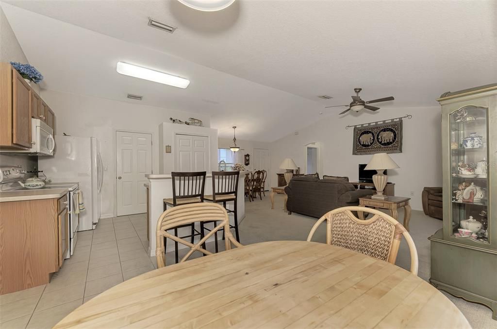 Под контрактом: $239,000 (3 спален, 2 ванн, 1386 Квадратных фут)