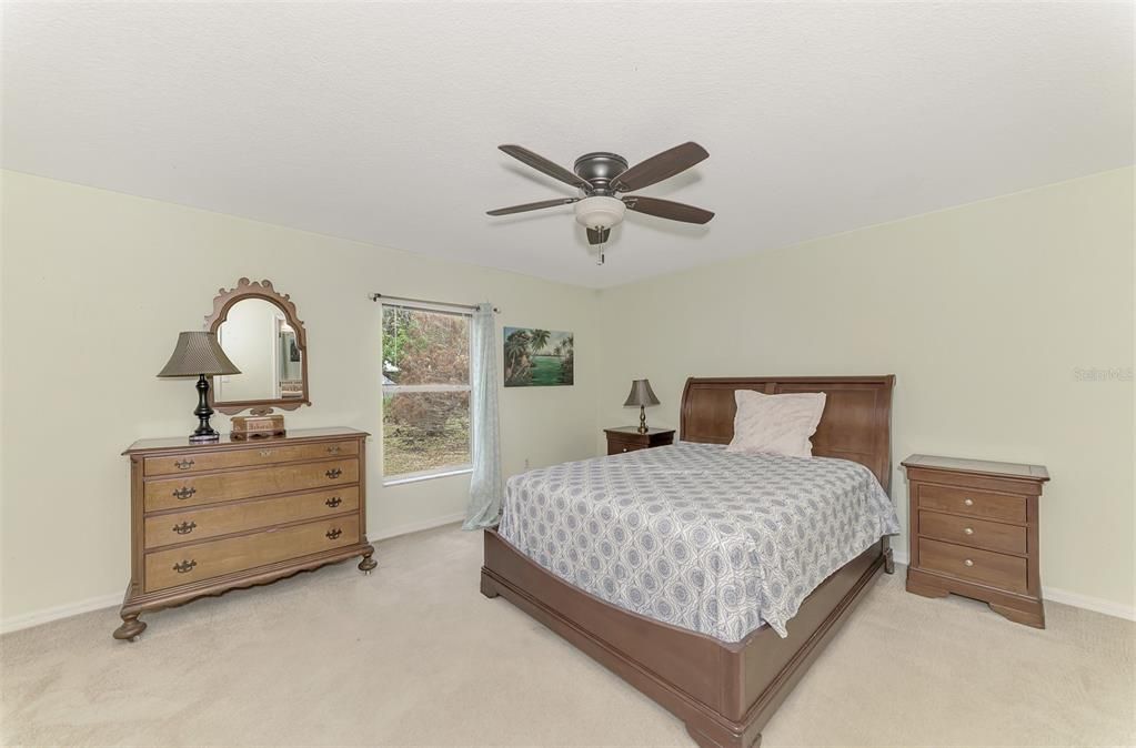 Под контрактом: $239,000 (3 спален, 2 ванн, 1386 Квадратных фут)