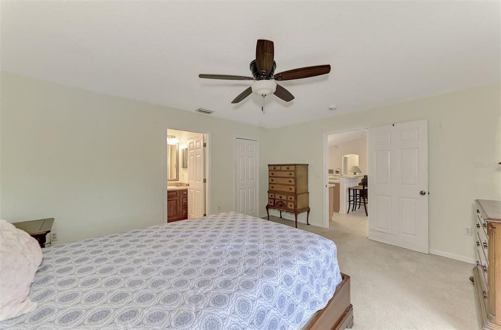 Под контрактом: $239,000 (3 спален, 2 ванн, 1386 Квадратных фут)