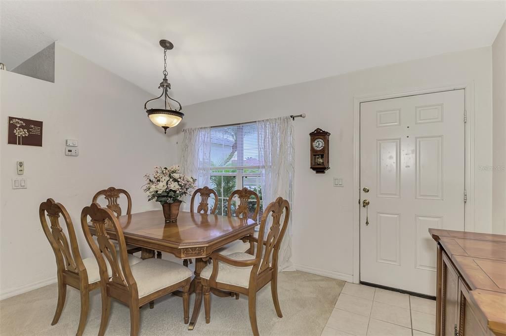 Под контрактом: $239,000 (3 спален, 2 ванн, 1386 Квадратных фут)