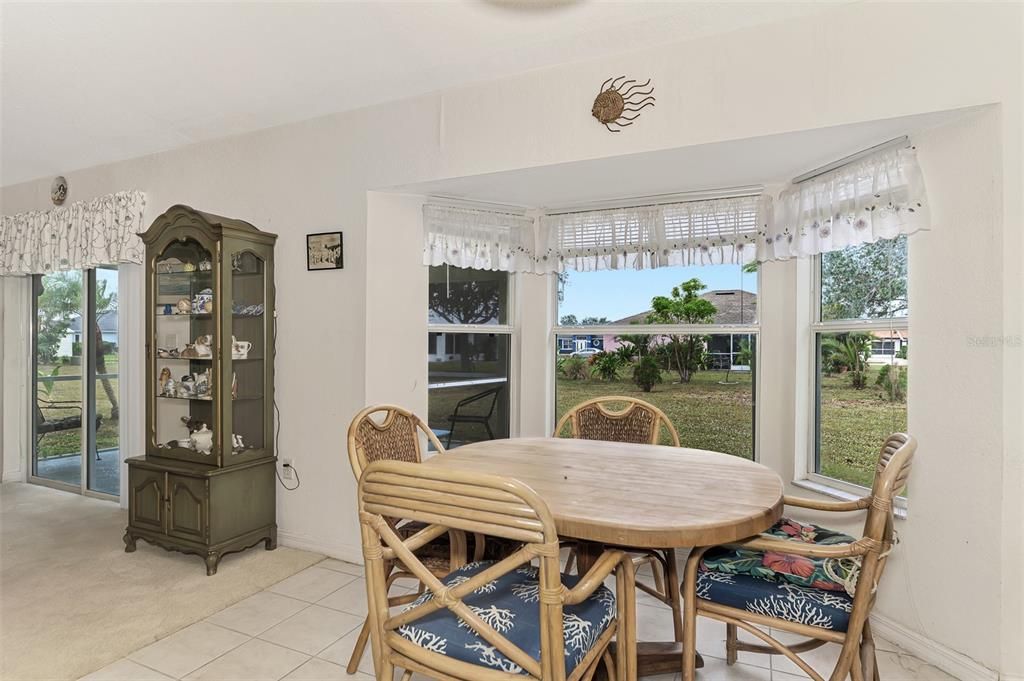 Под контрактом: $239,000 (3 спален, 2 ванн, 1386 Квадратных фут)