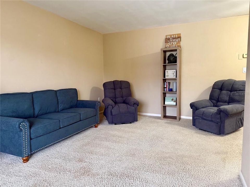 For Sale: $75,000 (1 beds, 1 baths, 640 Square Feet)