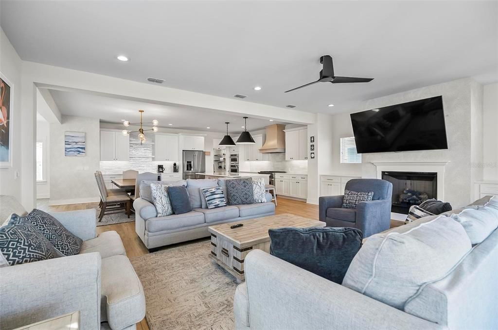 For Sale: $2,299,000 (6 beds, 5 baths, 3858 Square Feet)