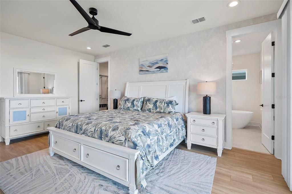 For Sale: $2,299,000 (6 beds, 5 baths, 3858 Square Feet)