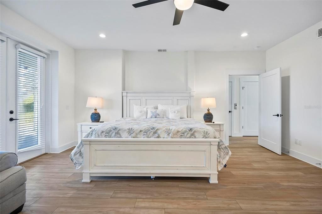 For Sale: $2,299,000 (6 beds, 5 baths, 3858 Square Feet)