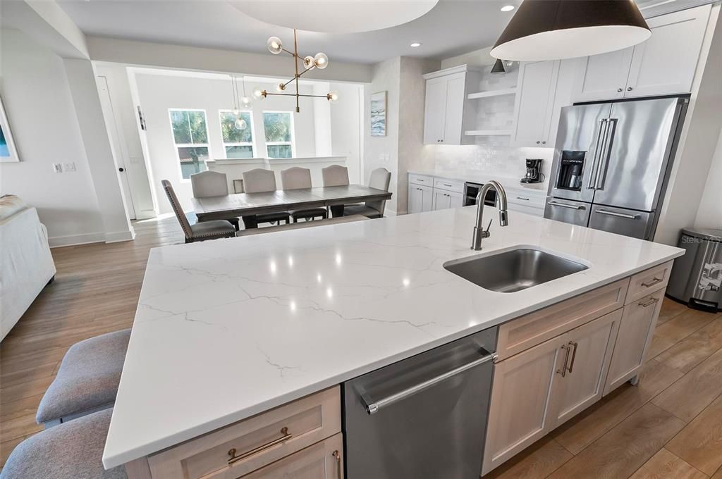 For Sale: $2,299,000 (6 beds, 5 baths, 3858 Square Feet)