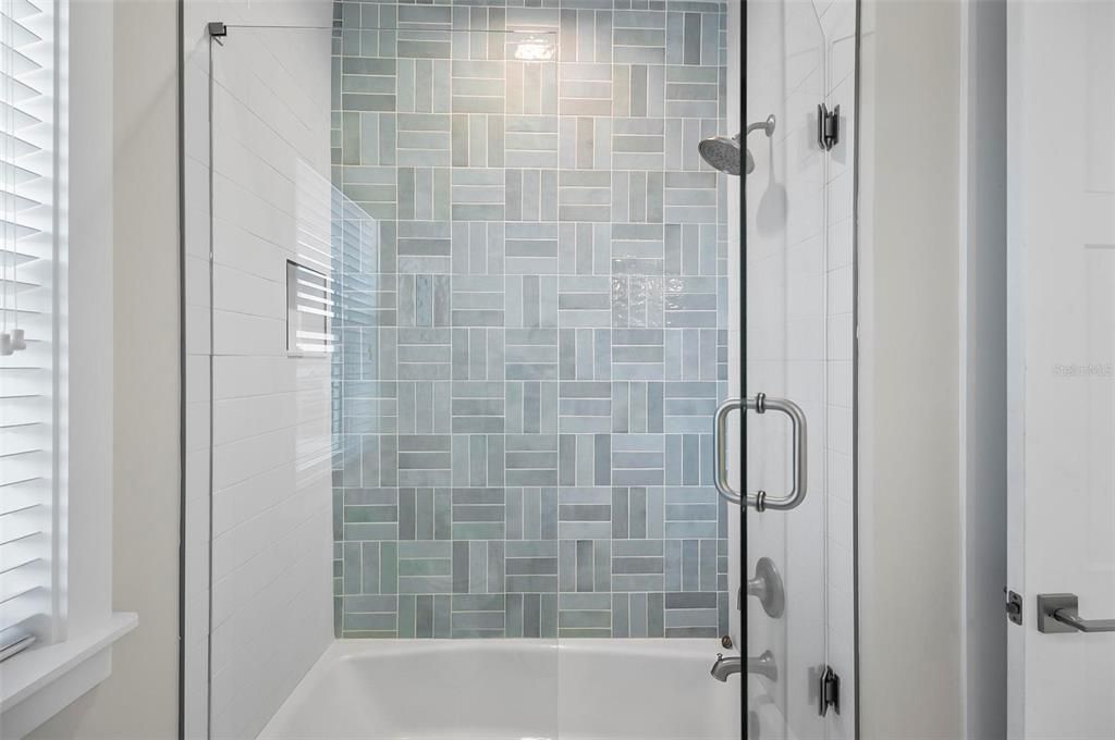 待售: $2,449,000 (5 贝兹, 5 浴室, 3786 平方英尺)