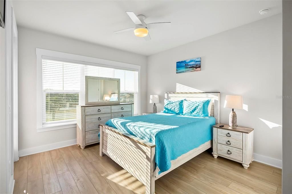 待售: $2,449,000 (5 贝兹, 5 浴室, 3786 平方英尺)