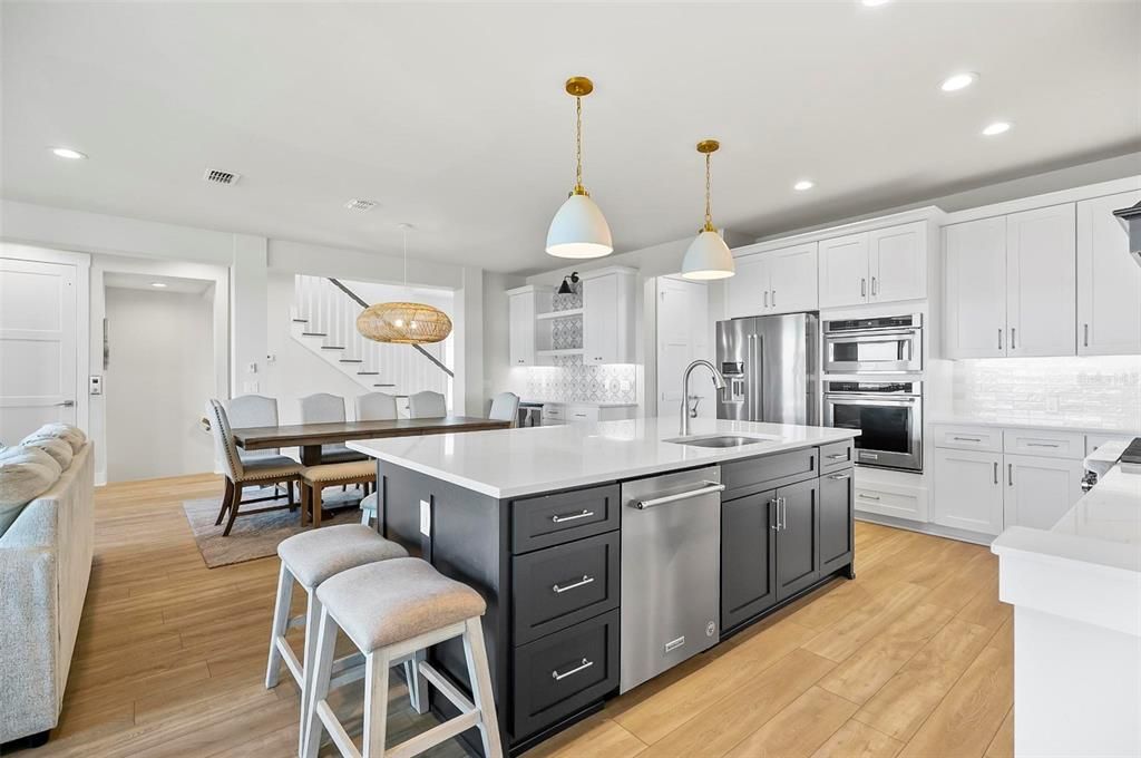 待售: $2,449,000 (5 贝兹, 5 浴室, 3786 平方英尺)