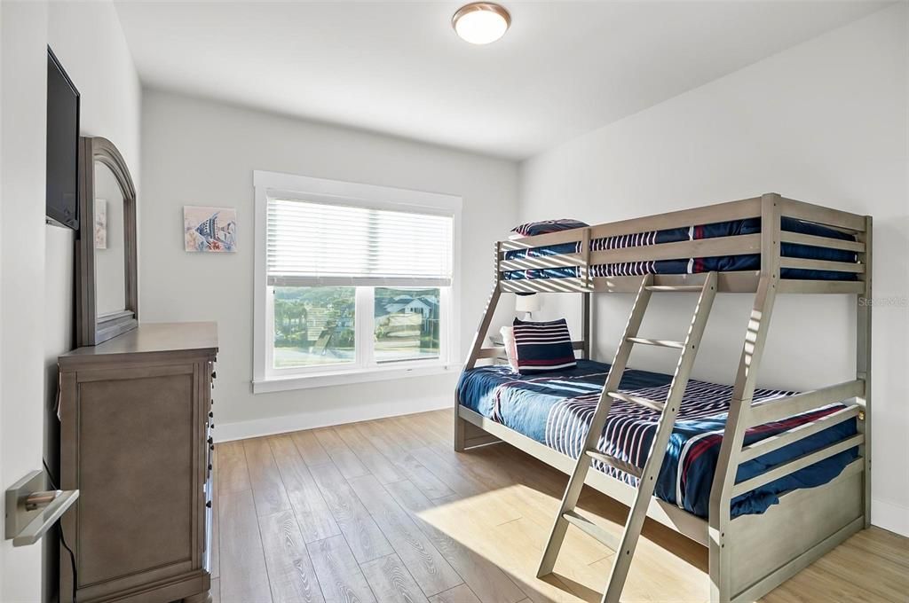 待售: $2,449,000 (5 贝兹, 5 浴室, 3786 平方英尺)