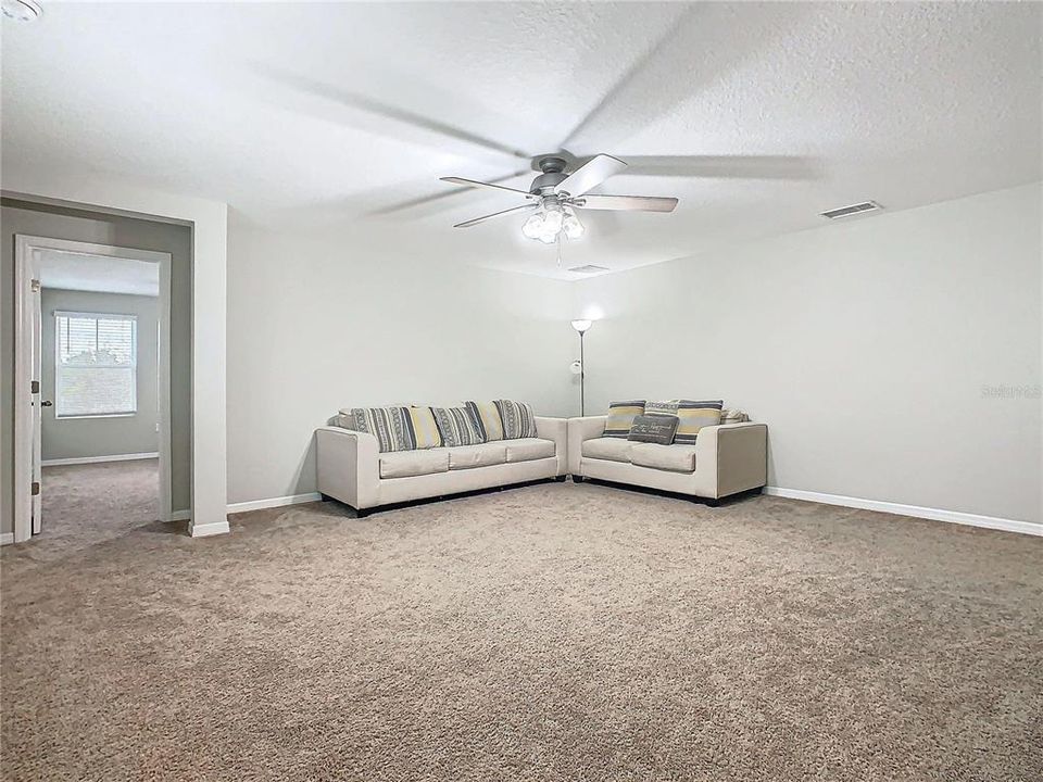 На продажу: $426,995 (5 спален, 3 ванн, 3011 Квадратных фут)