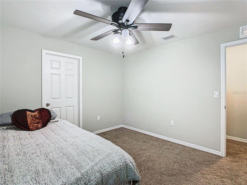 На продажу: $426,995 (5 спален, 3 ванн, 3011 Квадратных фут)