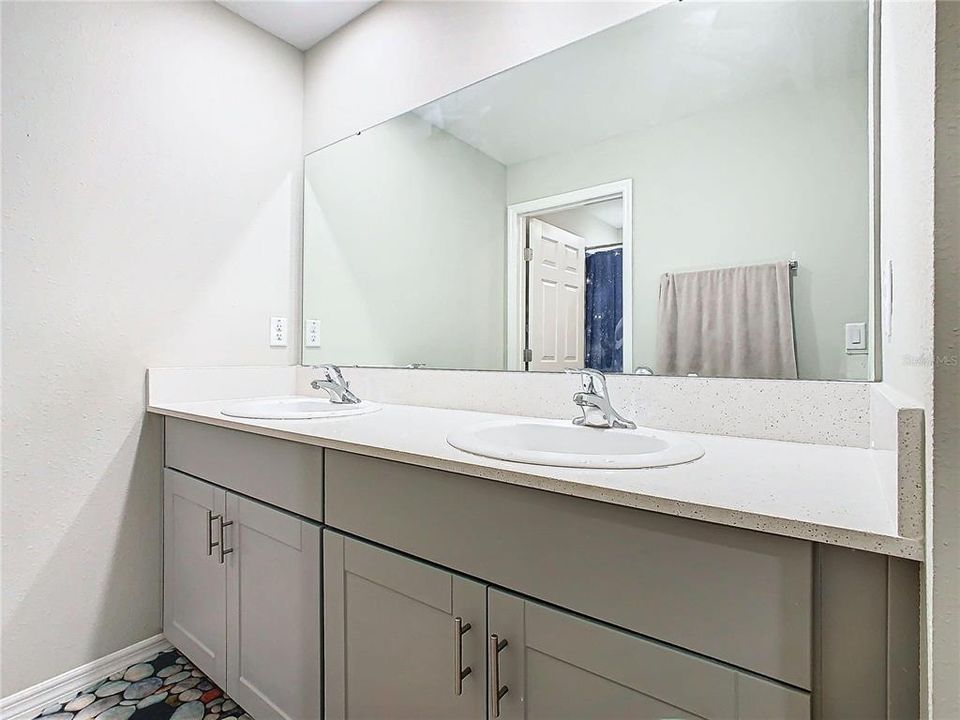 На продажу: $426,995 (5 спален, 3 ванн, 3011 Квадратных фут)