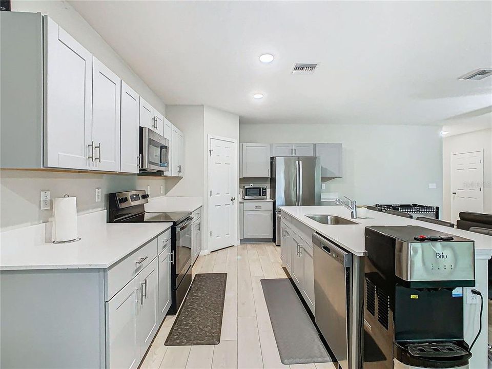 На продажу: $426,995 (5 спален, 3 ванн, 3011 Квадратных фут)