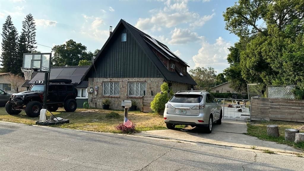 Recently Sold: $435,000 (3 beds, 2 baths, 1520 Square Feet)