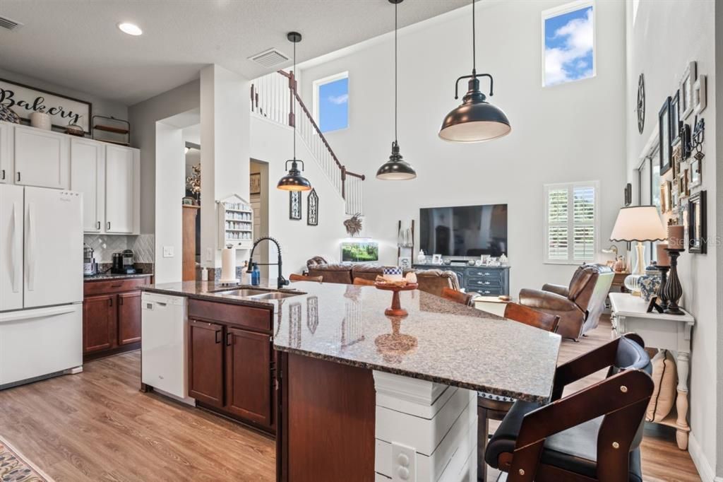 Activo con contrato: $499,900 (5 camas, 3 baños, 3198 Pies cuadrados)