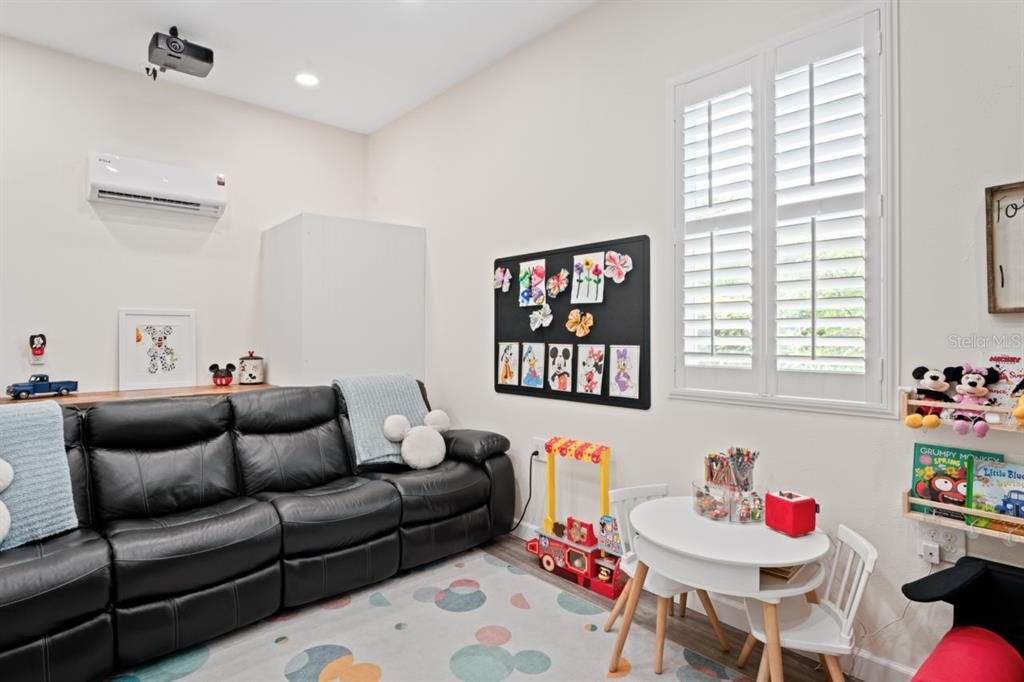 Activo con contrato: $499,900 (5 camas, 3 baños, 3198 Pies cuadrados)