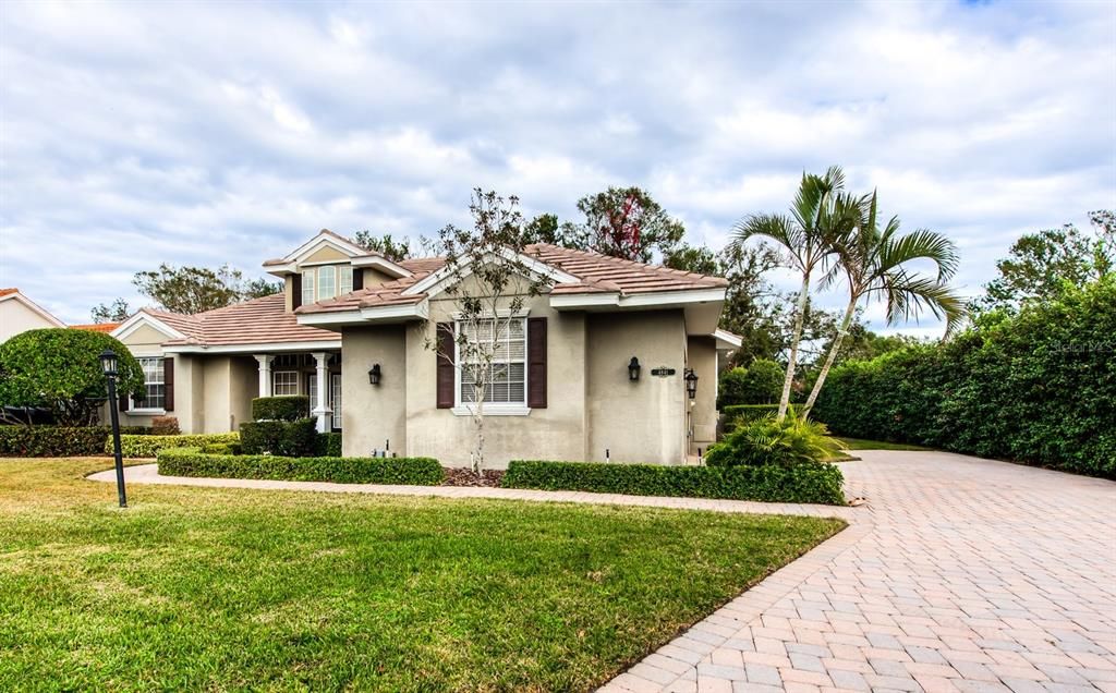 Recently Sold: $750,000 (4 beds, 2 baths, 2393 Square Feet)