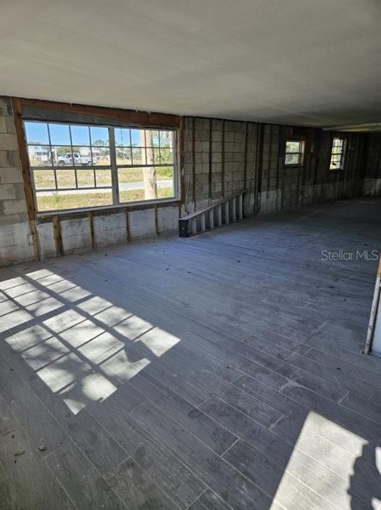 合同活跃: $110,000 (3 贝兹, 2 浴室, 1296 平方英尺)