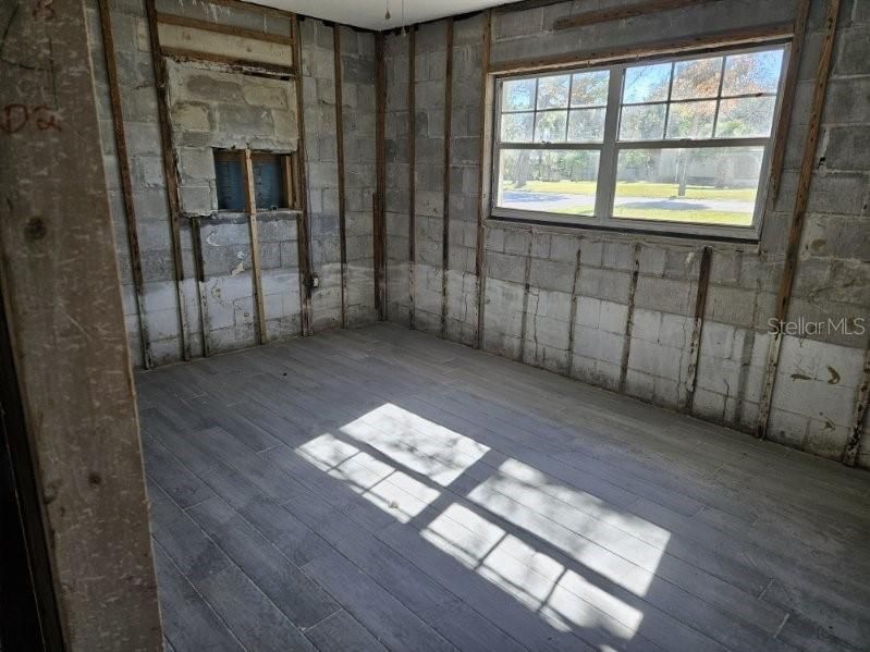 合同活跃: $110,000 (3 贝兹, 2 浴室, 1296 平方英尺)