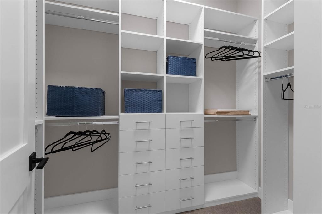 合同活跃: $1,299,900 (5 贝兹, 4 浴室, 3175 平方英尺)