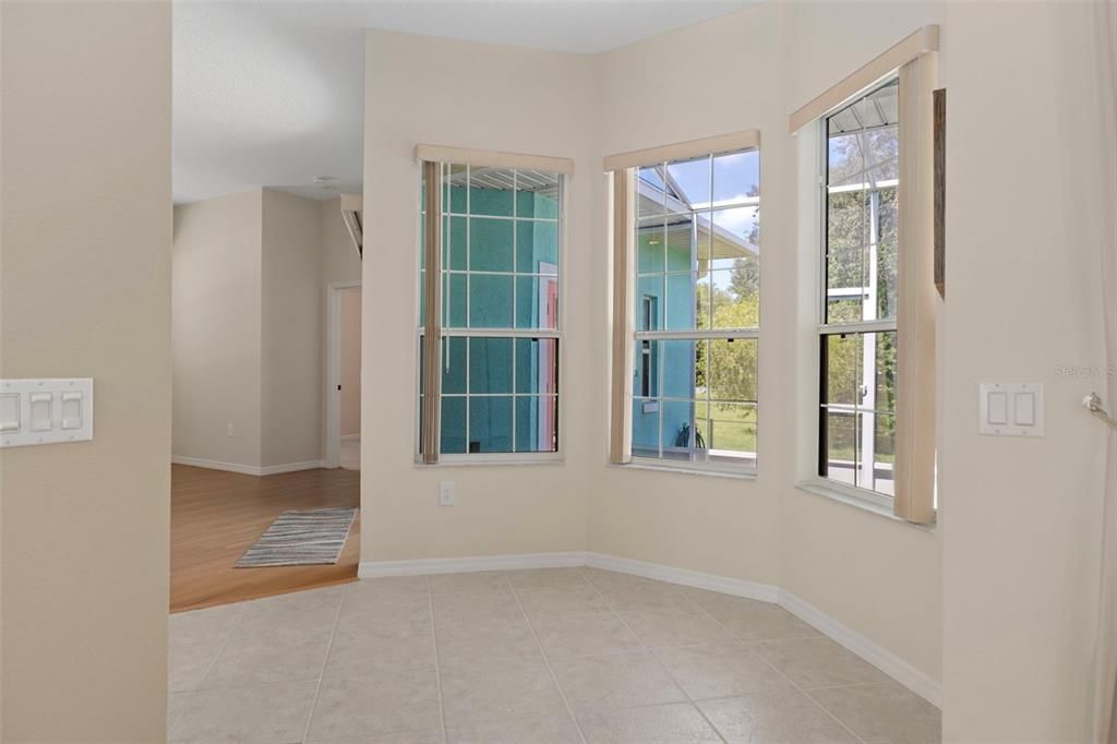 На продажу: $339,900 (3 спален, 2 ванн, 1823 Квадратных фут)