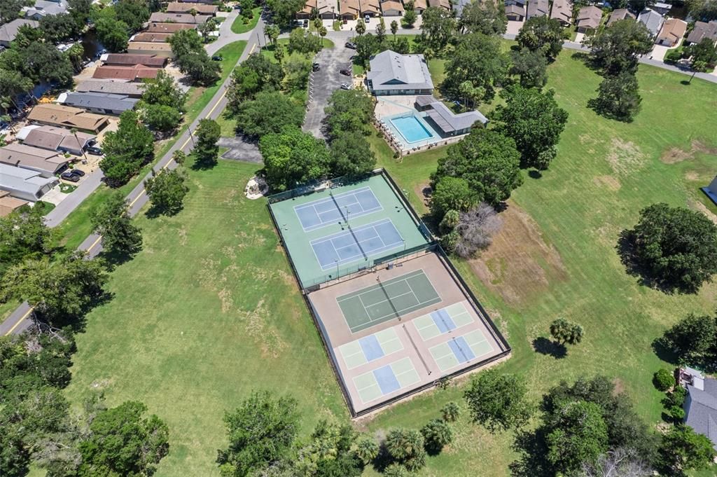 На продажу: $339,900 (3 спален, 2 ванн, 1823 Квадратных фут)