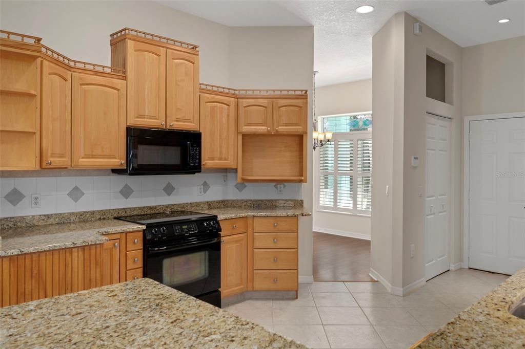 На продажу: $339,900 (3 спален, 2 ванн, 1823 Квадратных фут)