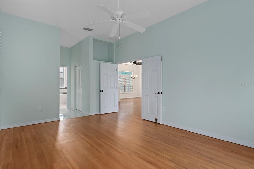 На продажу: $339,900 (3 спален, 2 ванн, 1823 Квадратных фут)