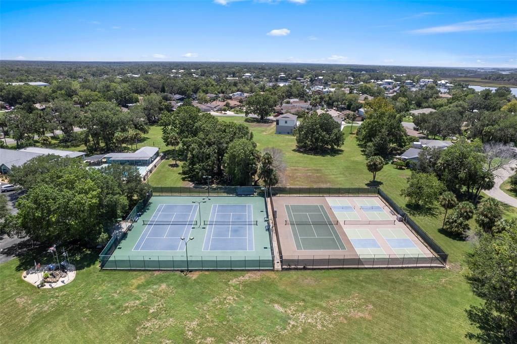 На продажу: $339,900 (3 спален, 2 ванн, 1823 Квадратных фут)