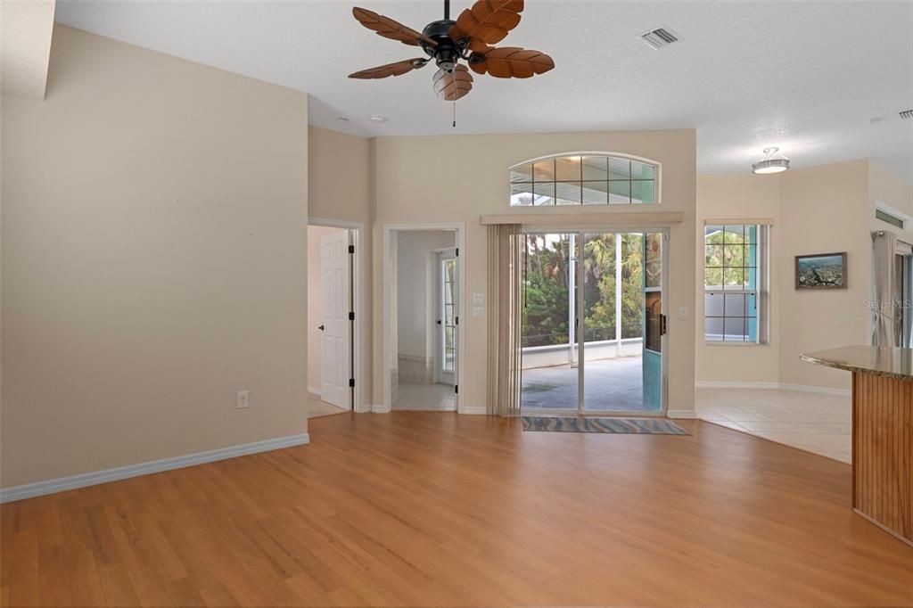 На продажу: $339,900 (3 спален, 2 ванн, 1823 Квадратных фут)