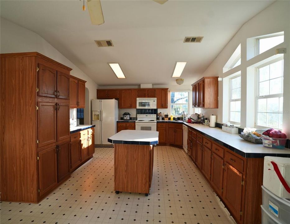 На продажу: $150,000 (0 спален, 0 ванн, 1986 Квадратных фут)