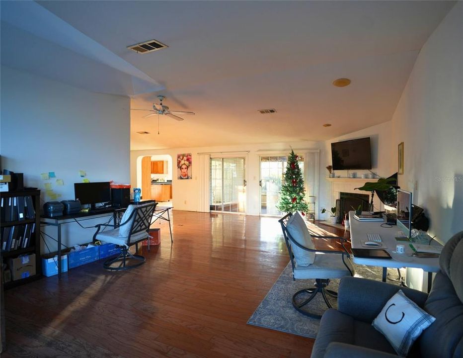 На продажу: $150,000 (0 спален, 0 ванн, 1986 Квадратных фут)