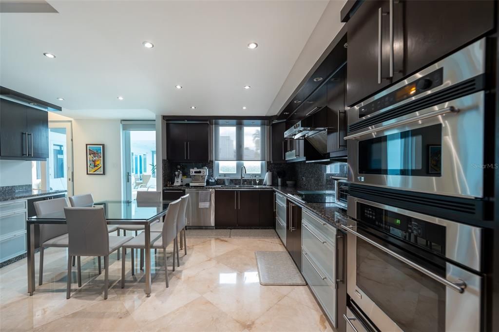 待售: $2,290,000 (4 贝兹, 5 浴室, 0 平方英尺)