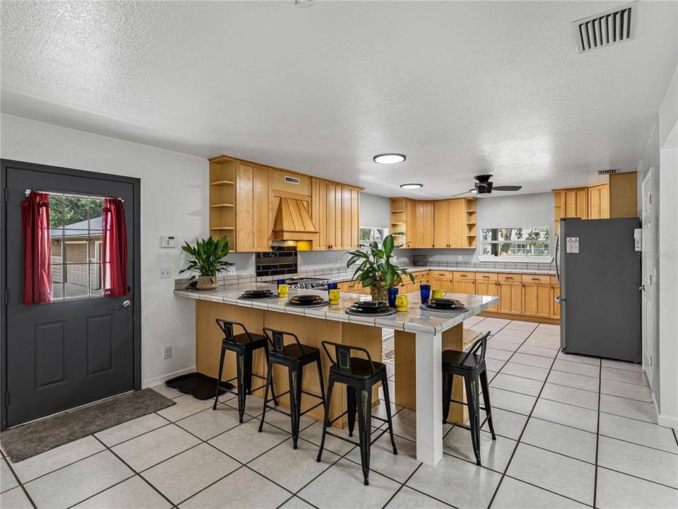 For Sale: $799,999 (4 beds, 3 baths, 5847 Square Feet)