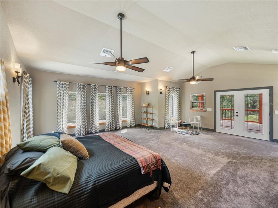 For Sale: $799,999 (4 beds, 3 baths, 5847 Square Feet)