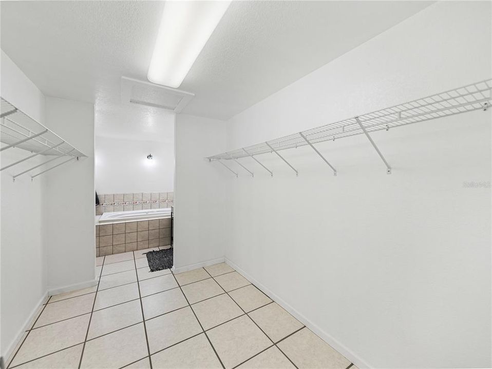 For Sale: $799,999 (4 beds, 3 baths, 5847 Square Feet)