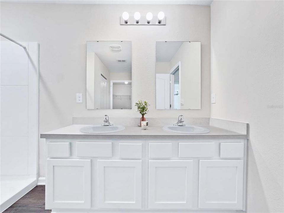 На продажу: $375,000 (4 спален, 2 ванн, 1856 Квадратных фут)