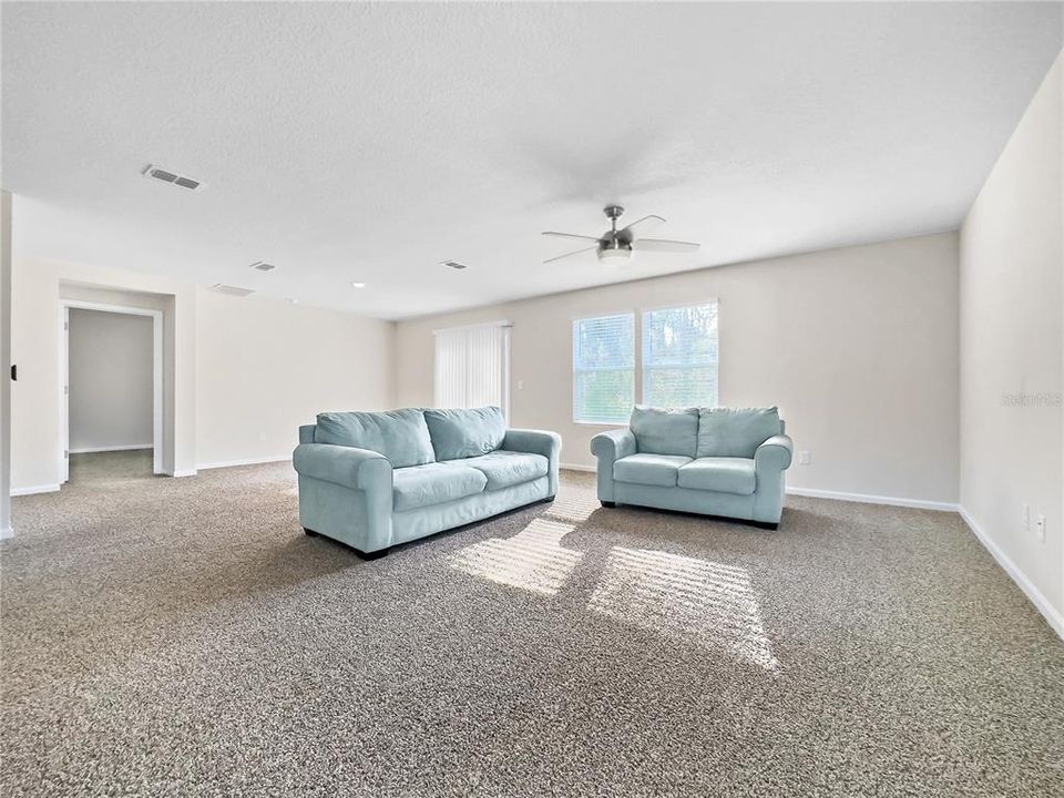 На продажу: $375,000 (4 спален, 2 ванн, 1856 Квадратных фут)