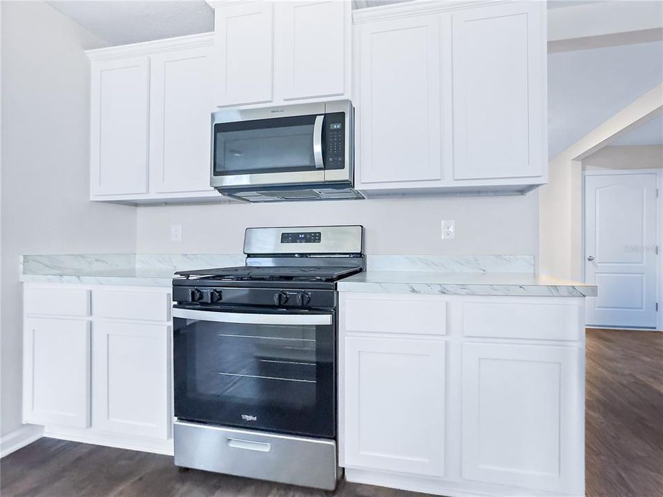 На продажу: $375,000 (4 спален, 2 ванн, 1856 Квадратных фут)