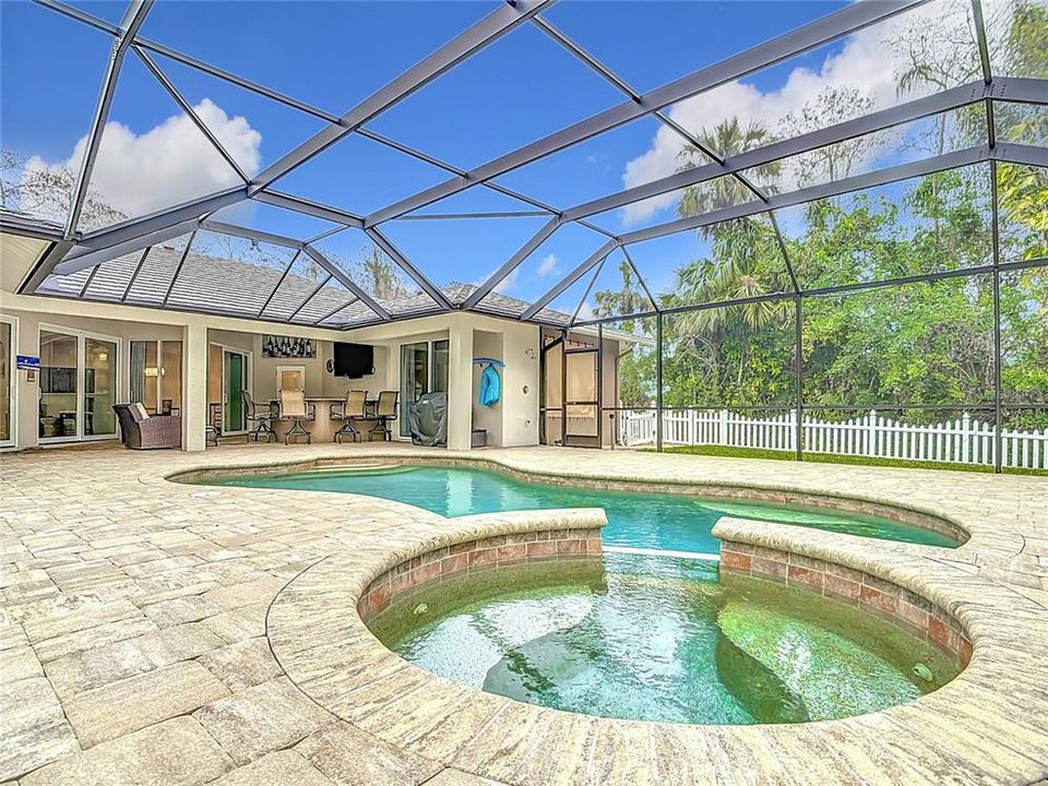 Vendido Recientemente: $839,000 (3 camas, 3 baños, 2278 Pies cuadrados)
