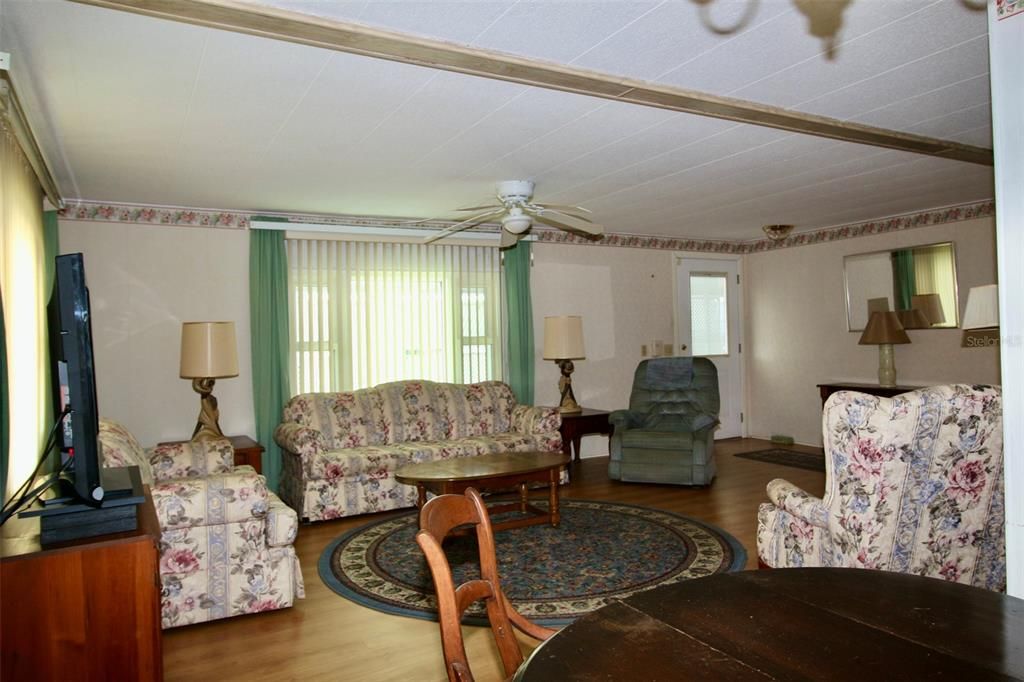 待售: $149,000 (3 贝兹, 2 浴室, 1590 平方英尺)